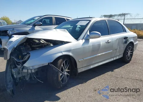 2002 Hyundai Sonata Gls/Lx from USA, damaged, VIN KMHWF35H22A712365